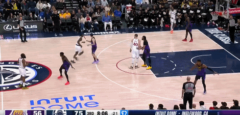 DG视讯官网平台舒服！哈登传球越过浓眉和詹姆斯准确找到小卡 篮下轻松放篮得分