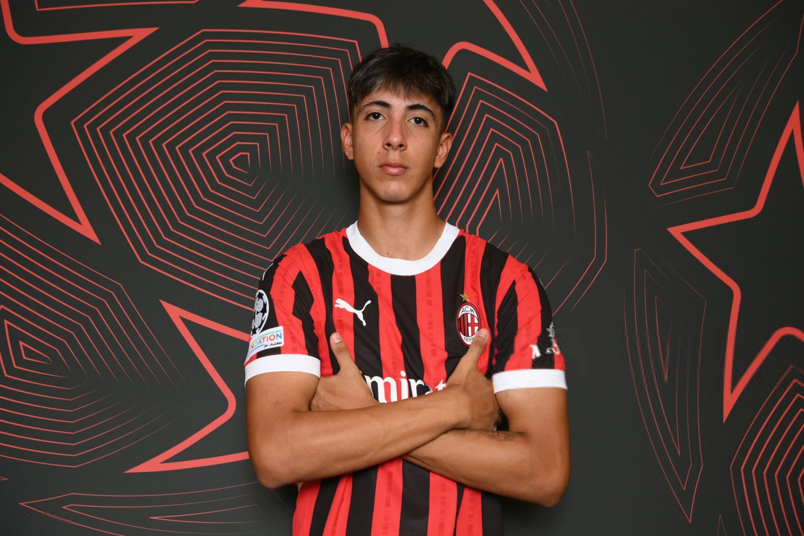 DB电子官网记者：热那亚商谈免费引进20岁中场昆卡，米兰预计保留30%二转