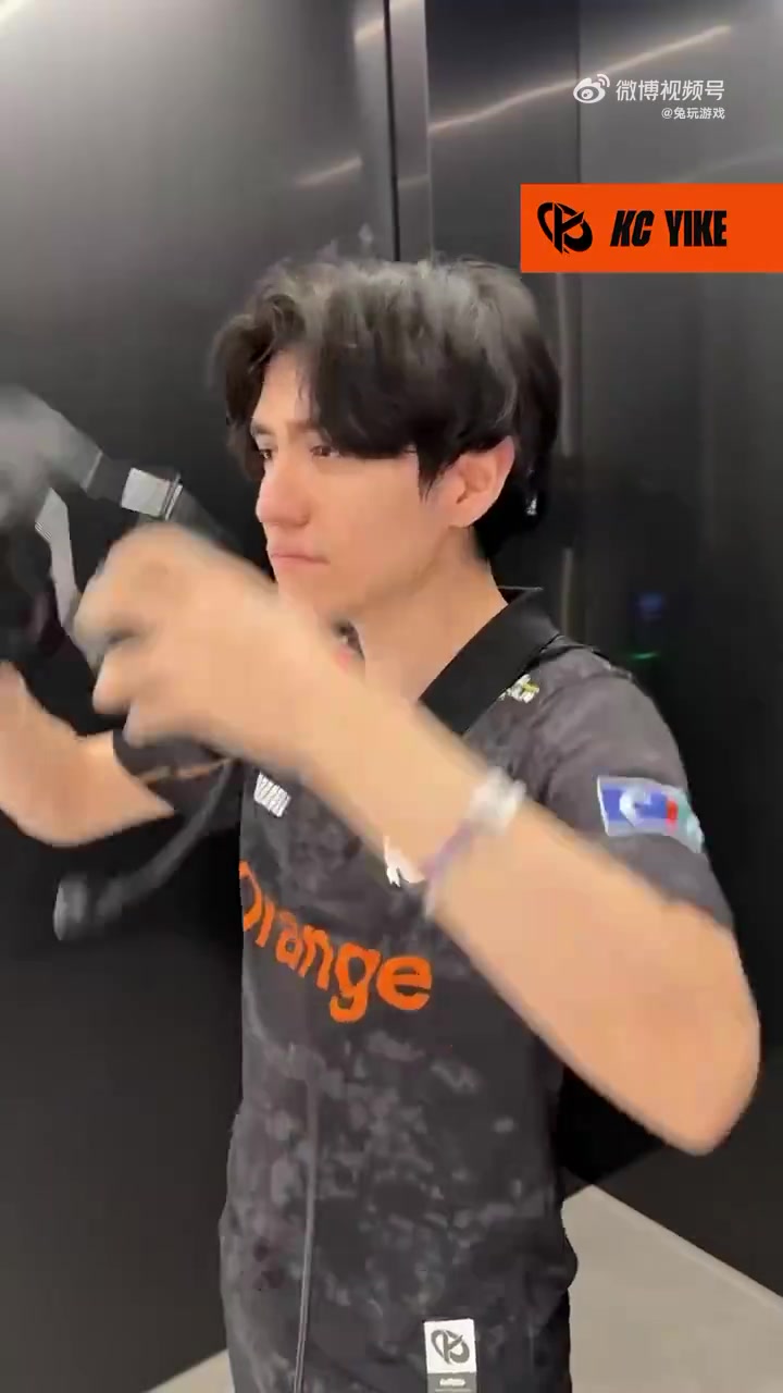DB真人旗舰LCK发布全球先锋赛预热视频-Yike：紧急情况！KC来袭！紧急情况！