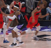 DB视讯官网蝴蝶穿花1过2🦋！克拉克森抢断后 背转身接人球分过轻松助攻