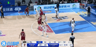 DB视讯百家乐💥势大力沉！曾凡博溜底线切入双手空接暴扣