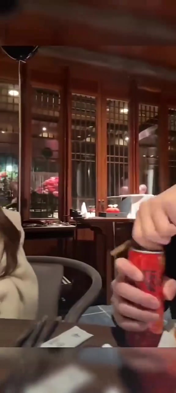 DB视讯官方登录入口快进到Leyan探花？小乐言参加抖音卡颜晚宴，10个500w粉丝女网红作陪