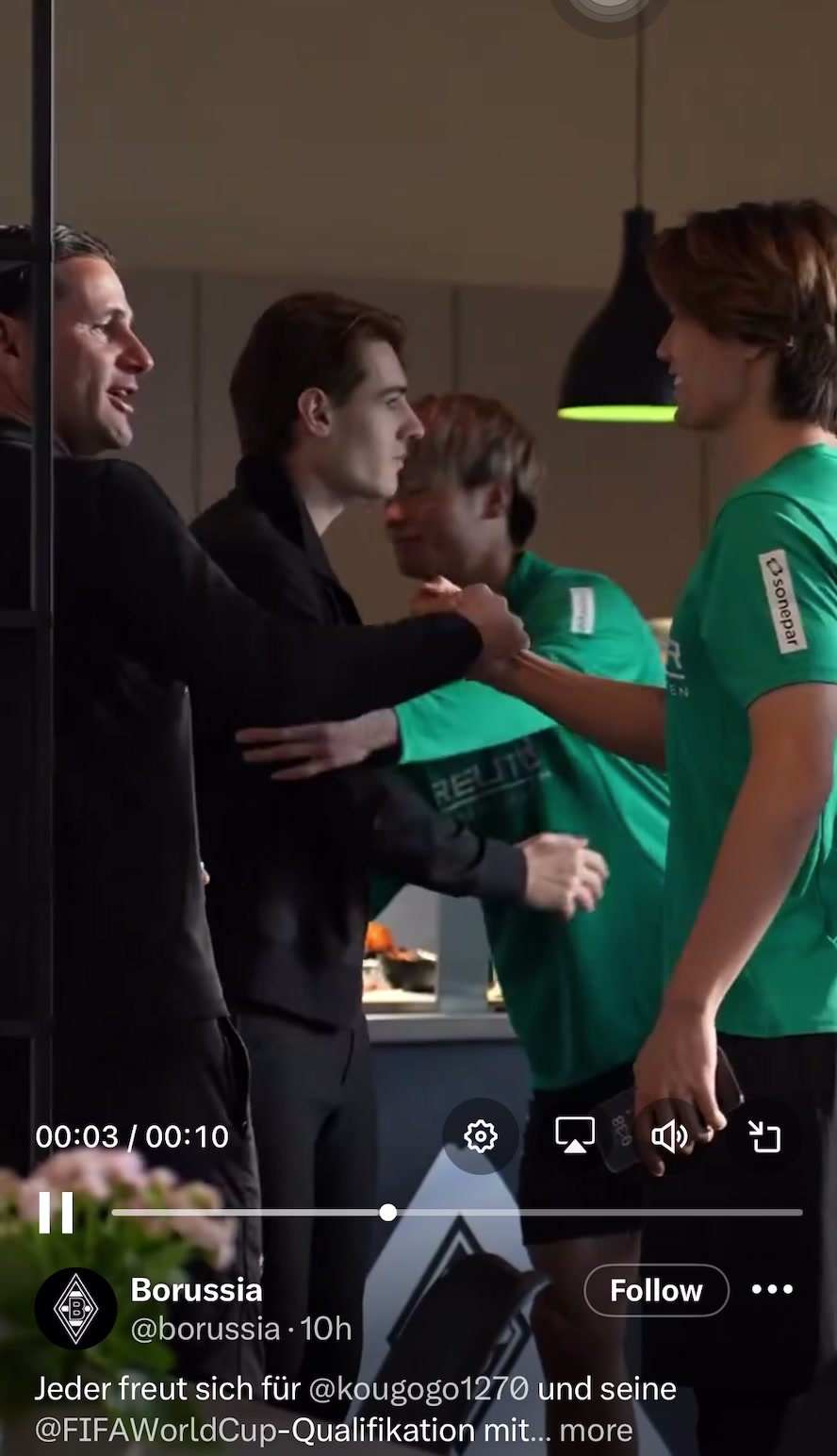 DB电子官网助日本队提前晋级世界杯，板仓滉回门兴后教练和队友向他送上祝福