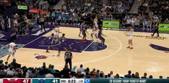 DB真人旗舰予取予求！基迪内外开花连投带罚独得9分 率队轰出14-4扩大领先