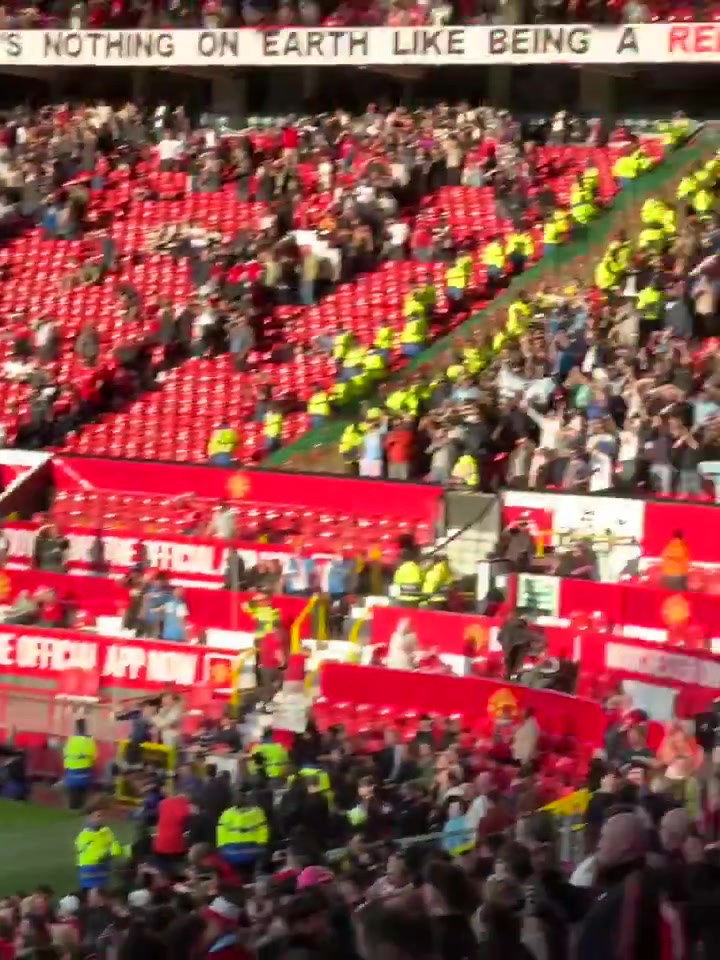 DB视讯百家乐最后一次参加曼市德比！德布劳内赛后谢场，瓜帅搂住他交流