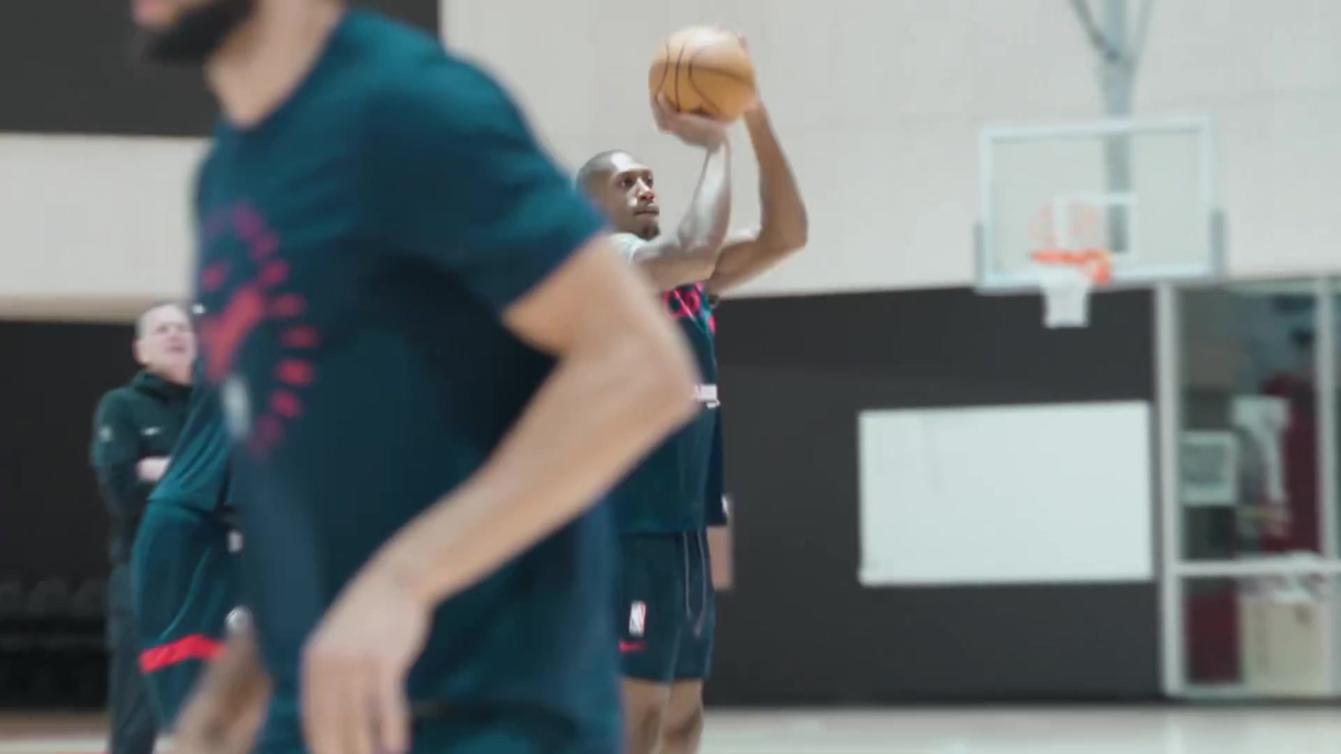 DB电子官网💪🏽众志成城！快船官方晒今日训练视频 全队积极备战季后赛