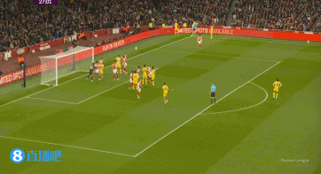 DB视讯官网枪手被1-1扳平！水晶宫中场埃泽无人盯防,凌空抽射破门